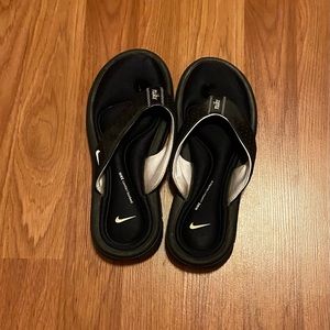Size 6.5 Nike flip-flops